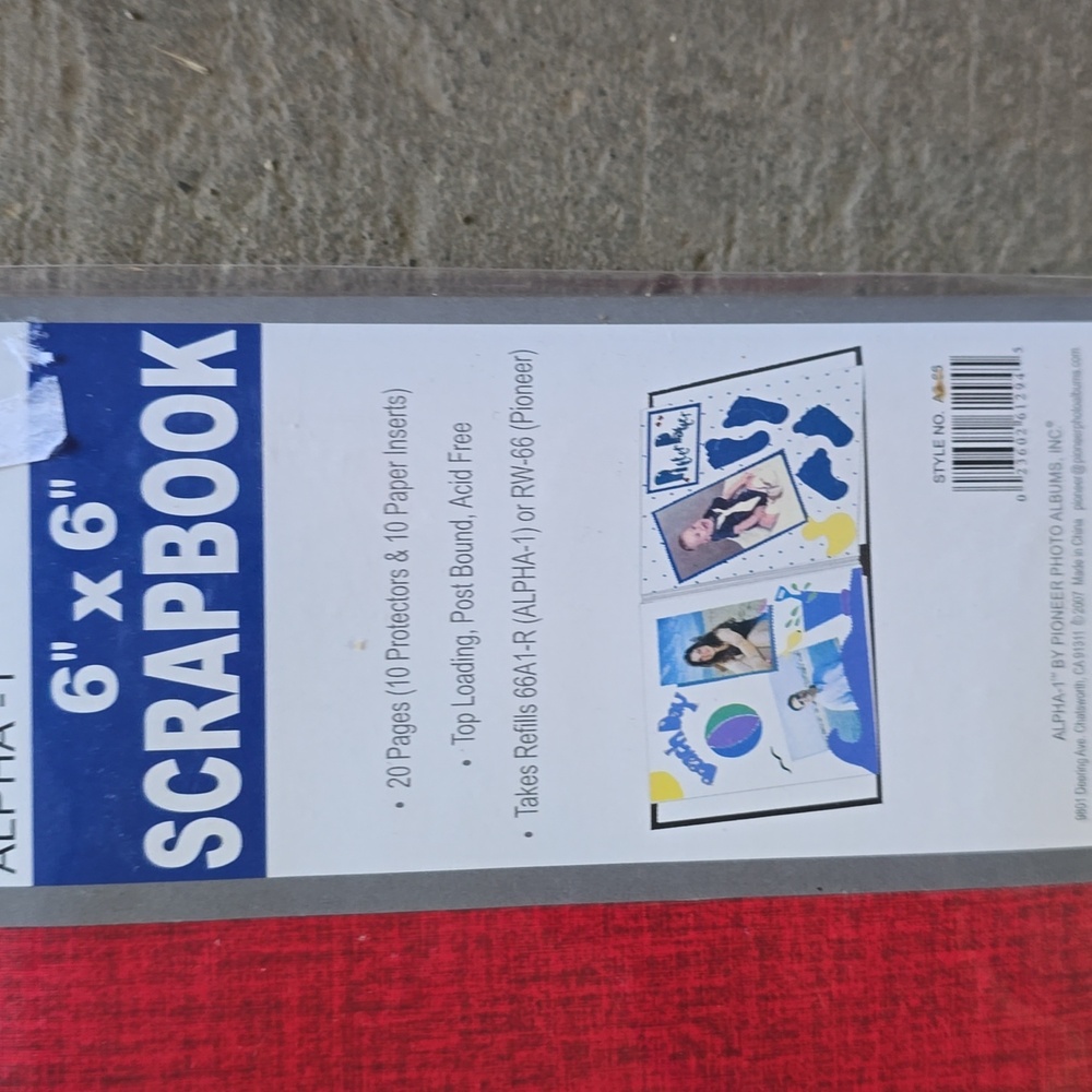 Scrapbook 6" X 6" 20 Pages Red Cover - Picture 2 of 3